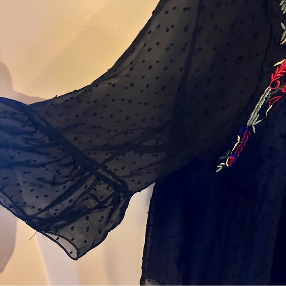 Amazing Blouse With Embroidery Detailing - Picture 4 of 7